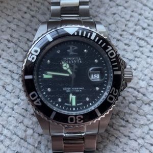 Men’s Invicta reserve watch